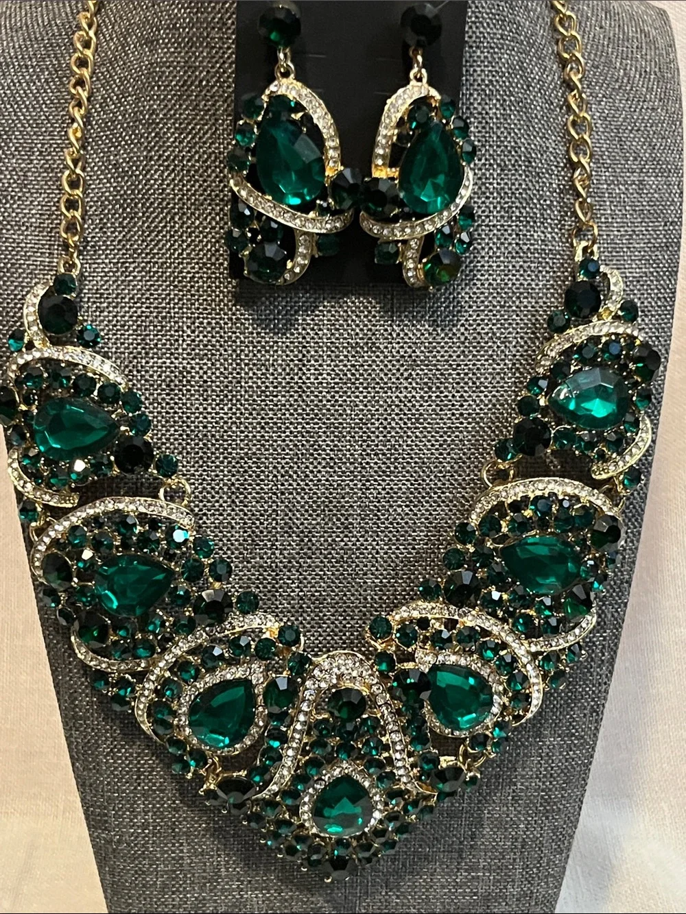 Gorgeous Gold-Tone Emerald Statement Necklace and Earring Set